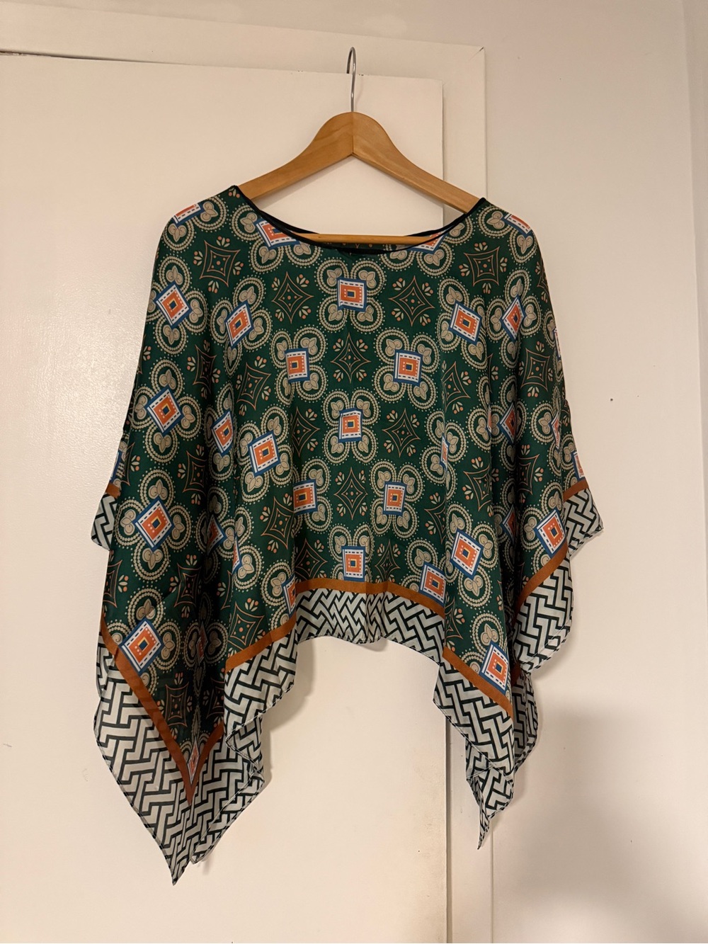 Green Patterned Women's silk like Poncho
